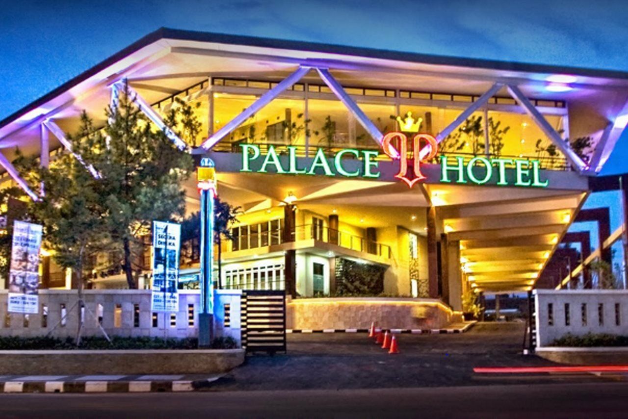 Palace Hotel Puncak Exterior photo
